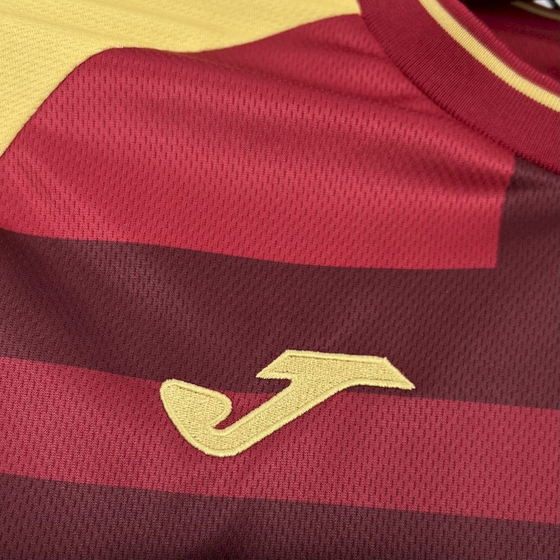 Camisa Oficial Portuguesa III 2025/2026 Lusa Joma - Manto da História em Grená e Ouro!. Versão Torcedor Pro Masculina