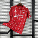 Camisa  Nottingham Forest Home 25/26 Vermelha Adidas | Linhas Verticais