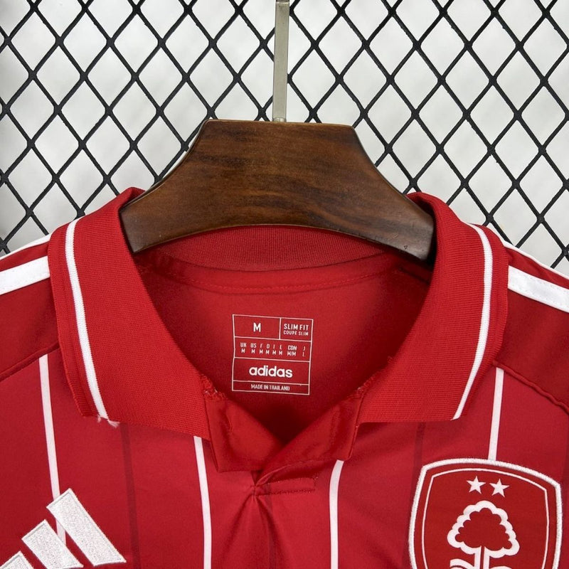 Camisa  Nottingham Forest Home 25/26 Vermelha Adidas | Linhas Verticais