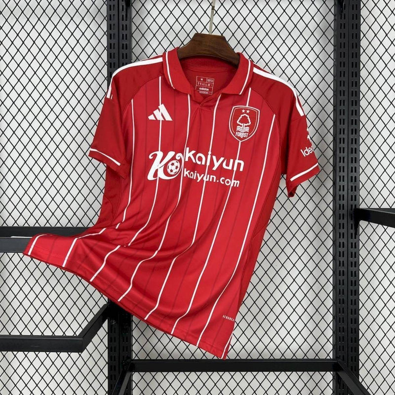Camisa  Nottingham Forest Home 25/26 Vermelha Adidas | Linhas Verticais