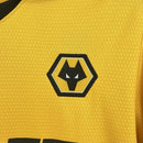 Camisa Wolverhampton Wanderers Home 25/26 Dourada SUDU | Clássico e Elegante
