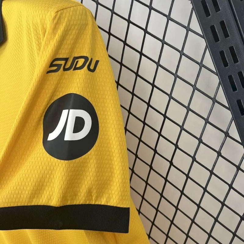 Camisa Wolverhampton Wanderers Home 25/26 Dourada SUDU | Clássico e Elegante