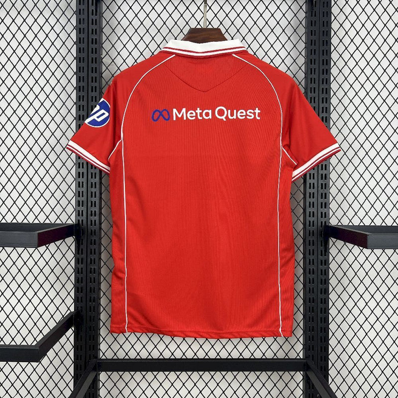 amisa Home Wrexham AFC 2025/26 - Vermelha Retrô (Macron) Torcedor Masculina