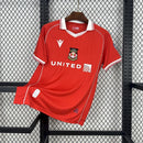amisa Home Wrexham AFC 2025/26 - Vermelha Retrô (Macron) Torcedor Masculina