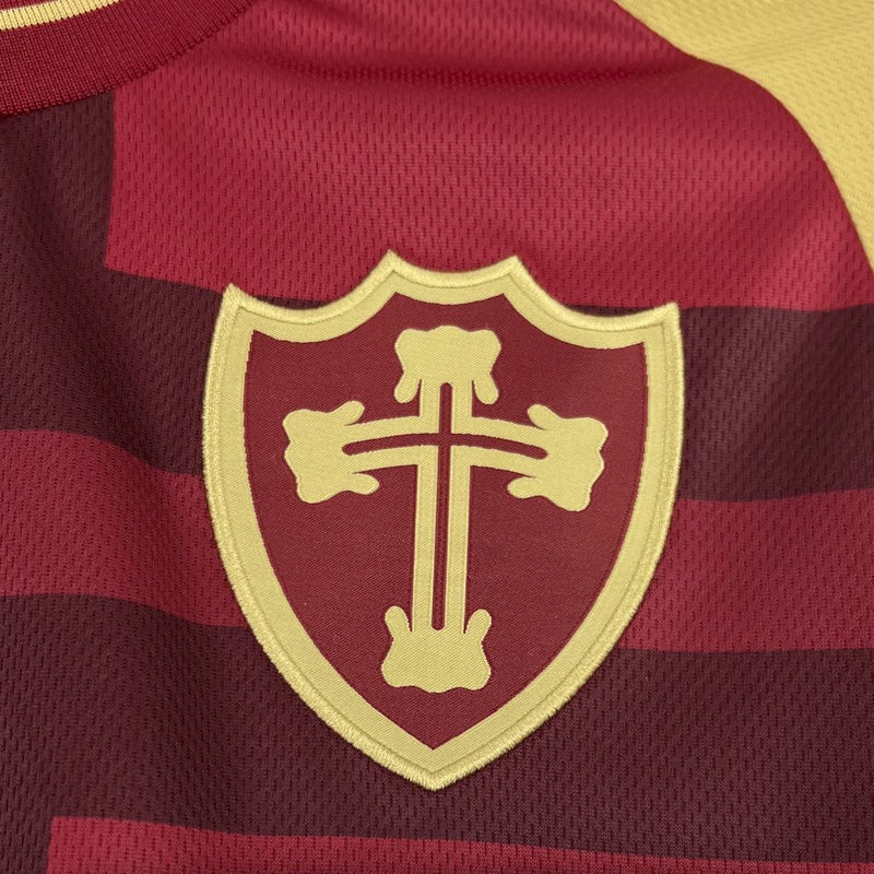 Camisa Oficial Portuguesa III 2025/2026 Lusa Joma - Manto da História em Grená e Ouro!. Versão Torcedor Pro Masculina